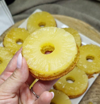 Ananasové donuty s karamelem